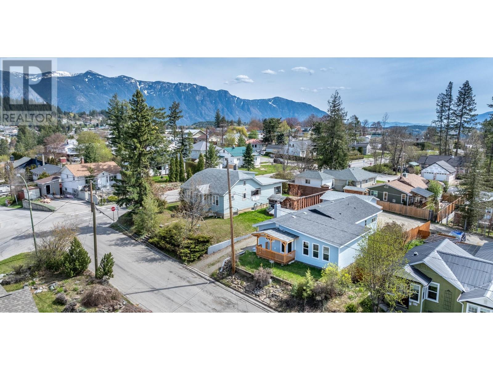 919 REGINA Street, Creston, BC V0B1G4