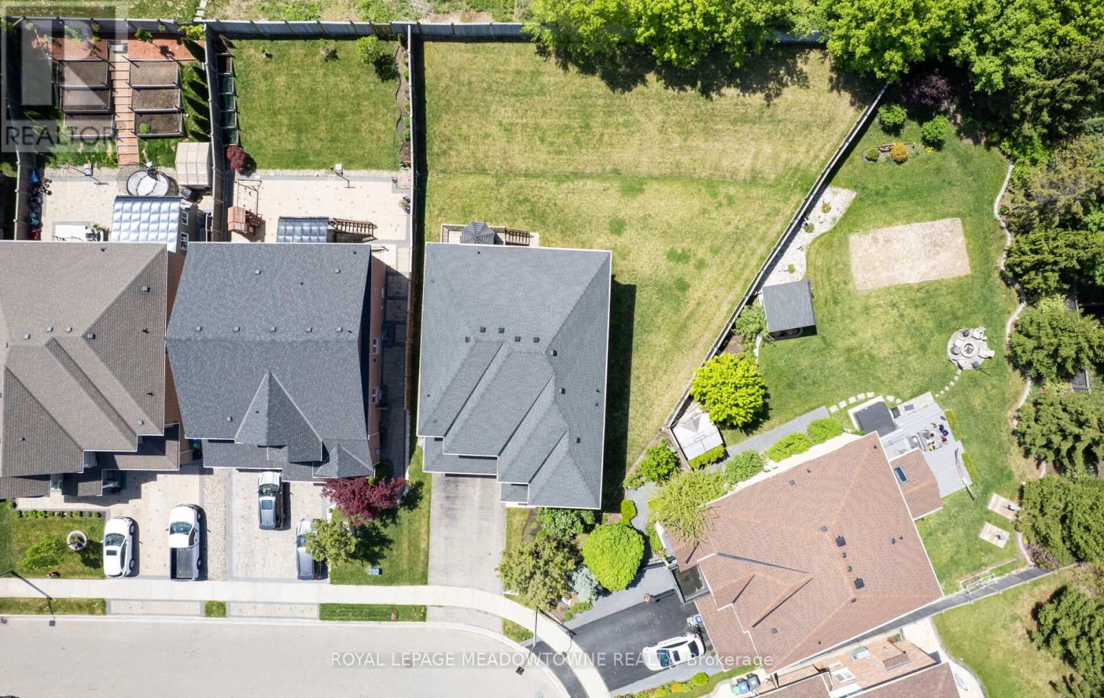6 Xavier Court, Brampton, Ontario  L6Y 5S1 - Photo 4 - W12161945