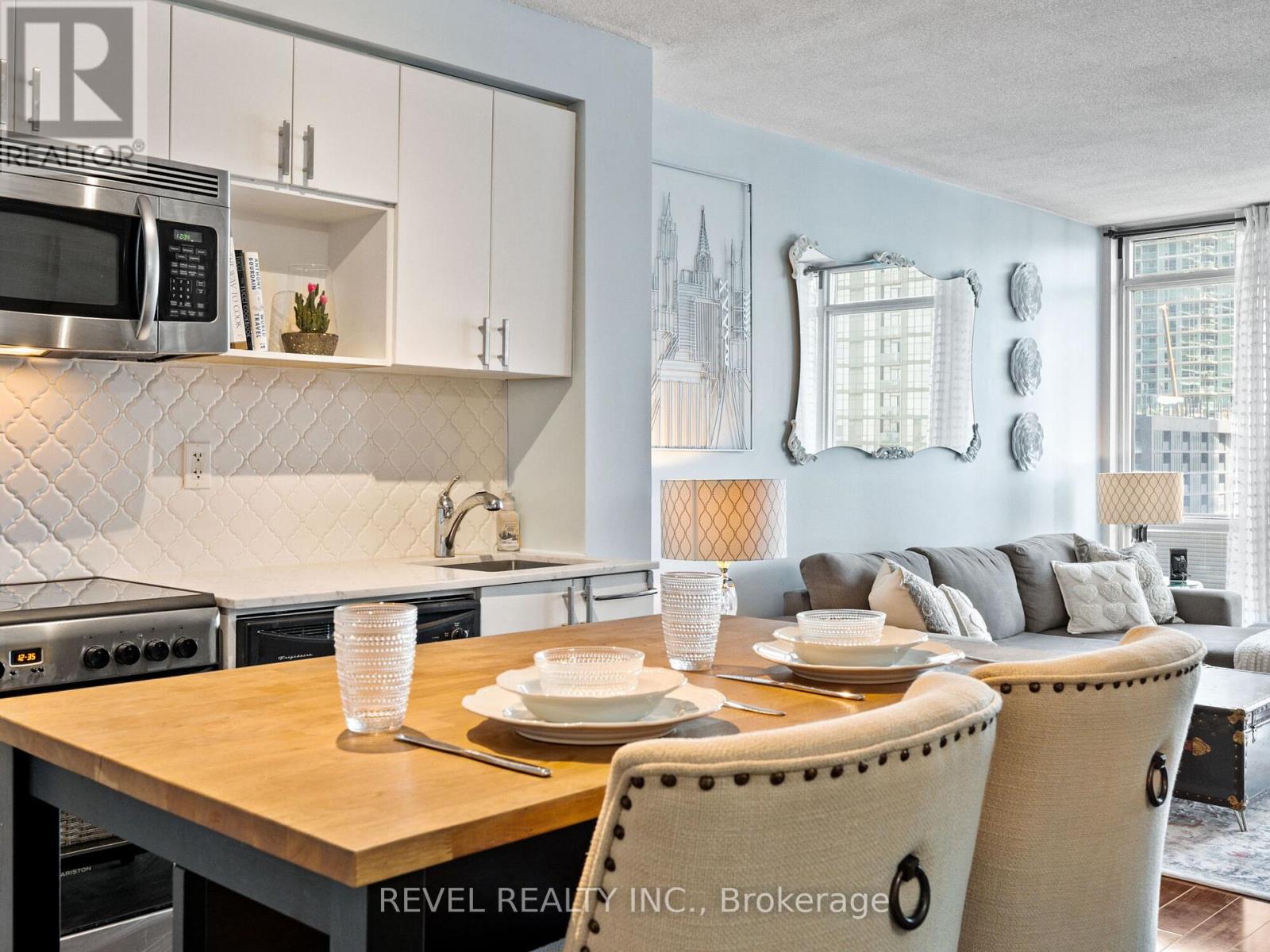 1208 - 15 Fort York Boulevard, Toronto, Ontario  M5V 3Y4 - Photo 17 - C12041453