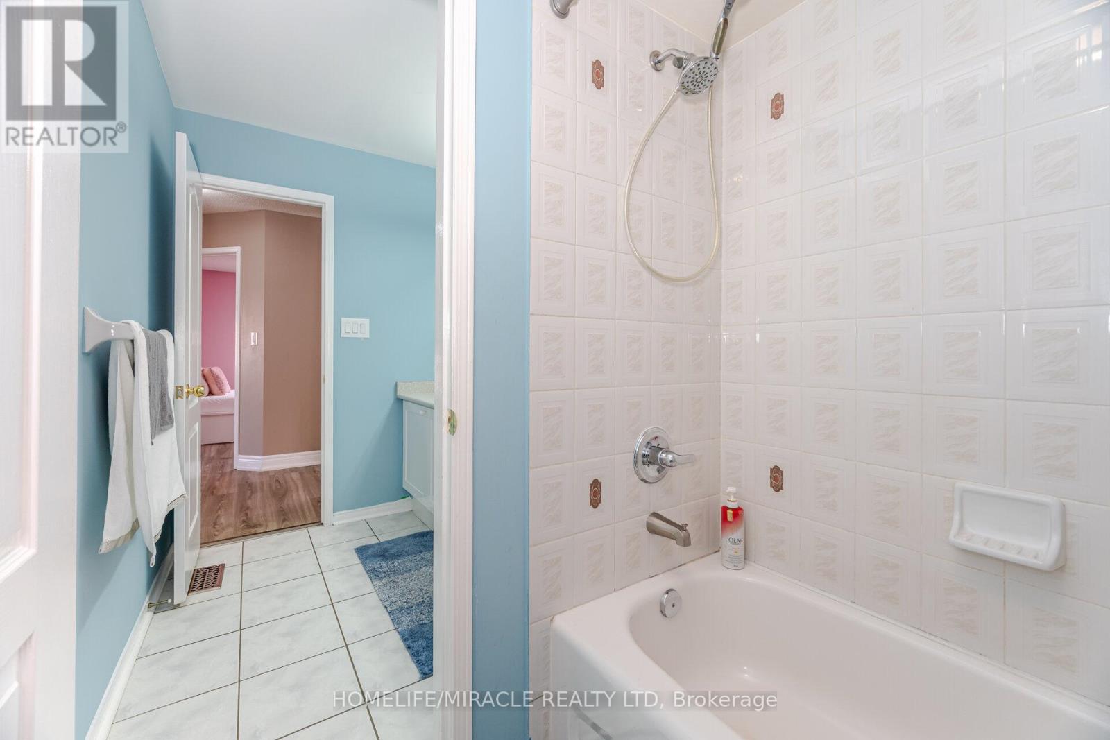 41 Beachpoint Boulevard, Brampton, Ontario  L7A 2T7 - Photo 33 - W12179355