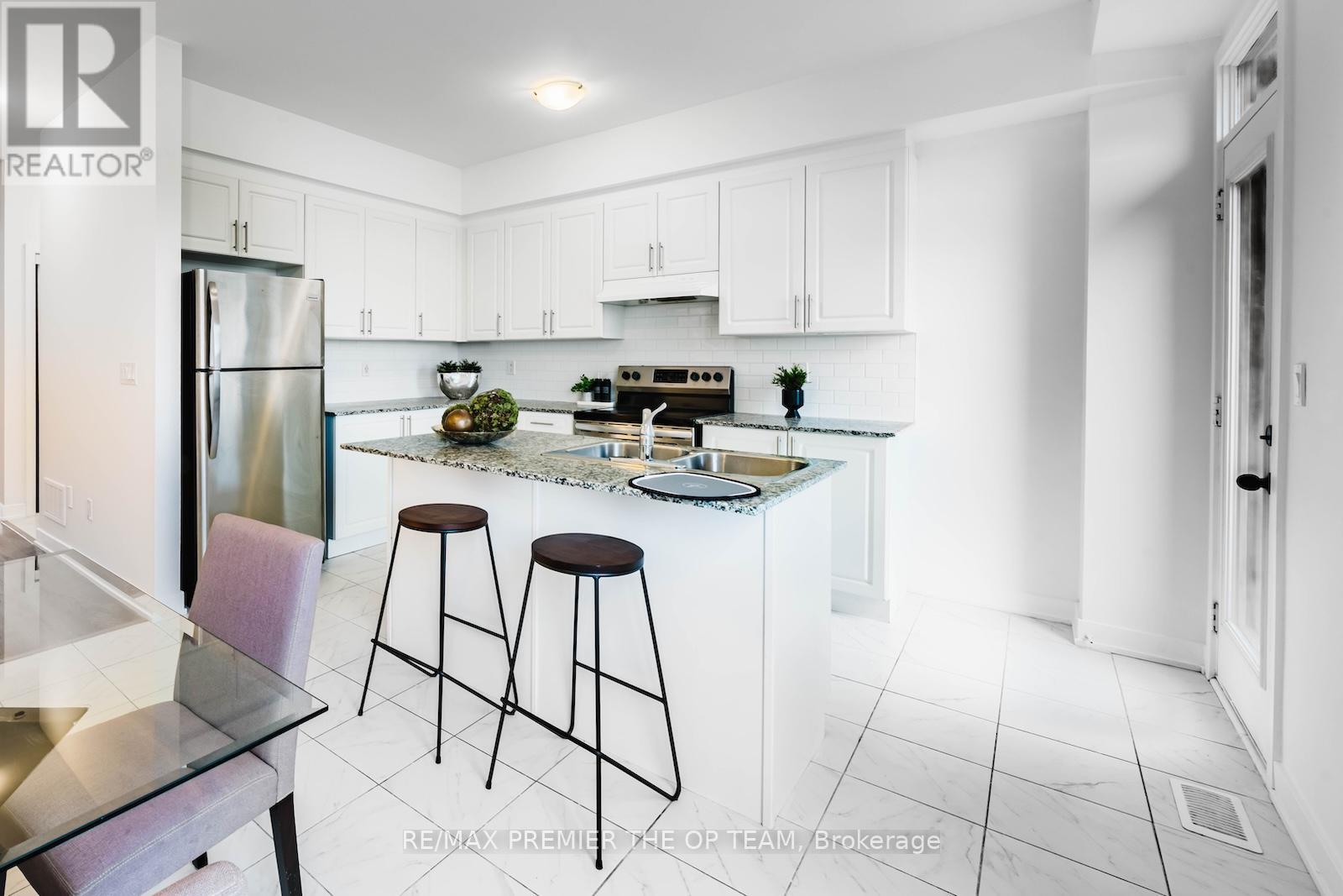 964 Kicking Horse Path, Oshawa, Ontario  L1J 0B4 - Photo 11 - E12179934