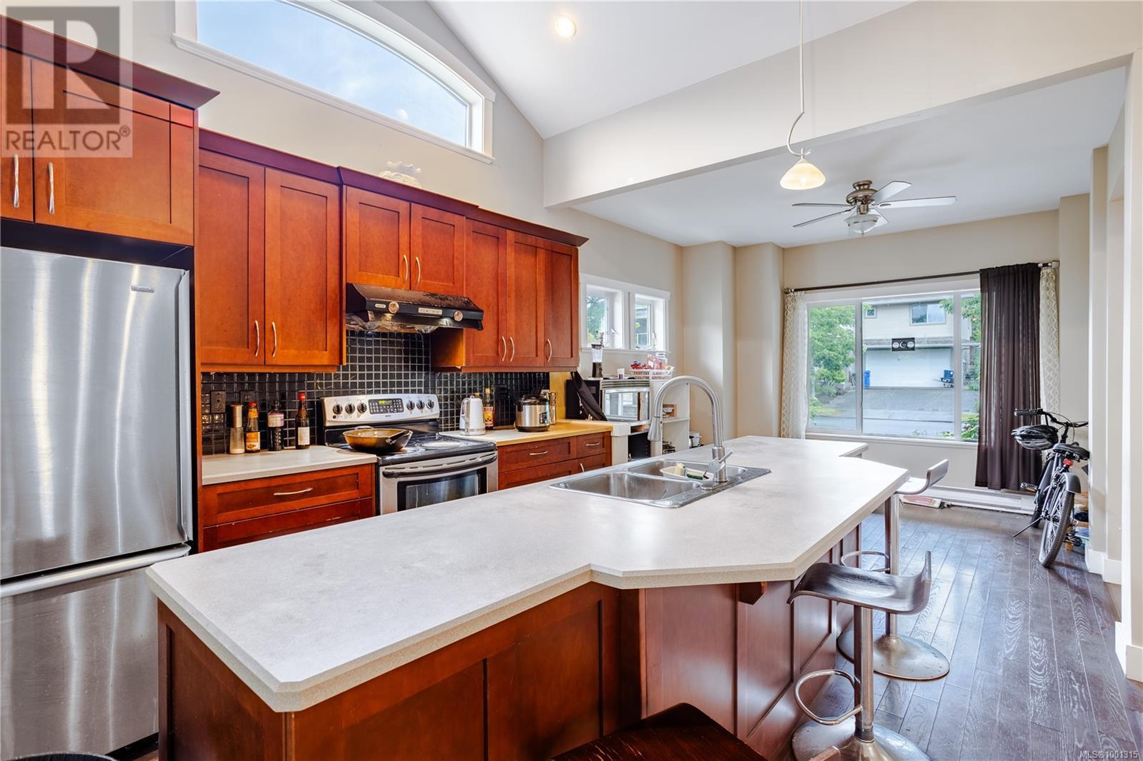 545 Poets Trail Dr, Nanaimo, British Columbia  V9R 7C4 - Photo 4 - 1001315