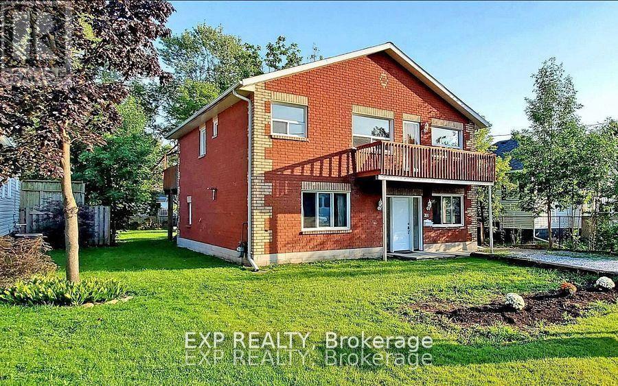 201 Garden Avenue, Georgina, Ontario  L4P 2L3 - Photo 11 - N12179877