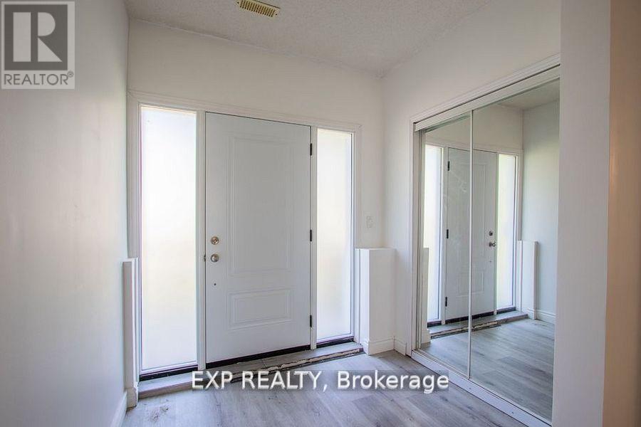 201 Garden Avenue, Georgina, Ontario  L4P 2L3 - Photo 12 - N12179877