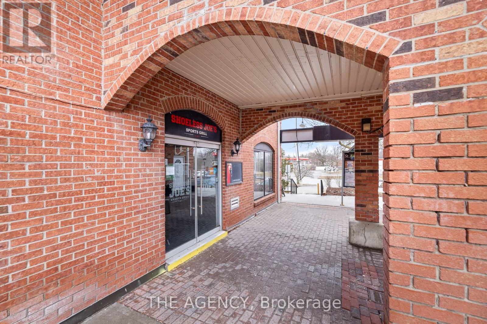 2 Orchard Heights Boulevard, Aurora, Ontario  L4G 3W3 - Photo 5 - N12179893