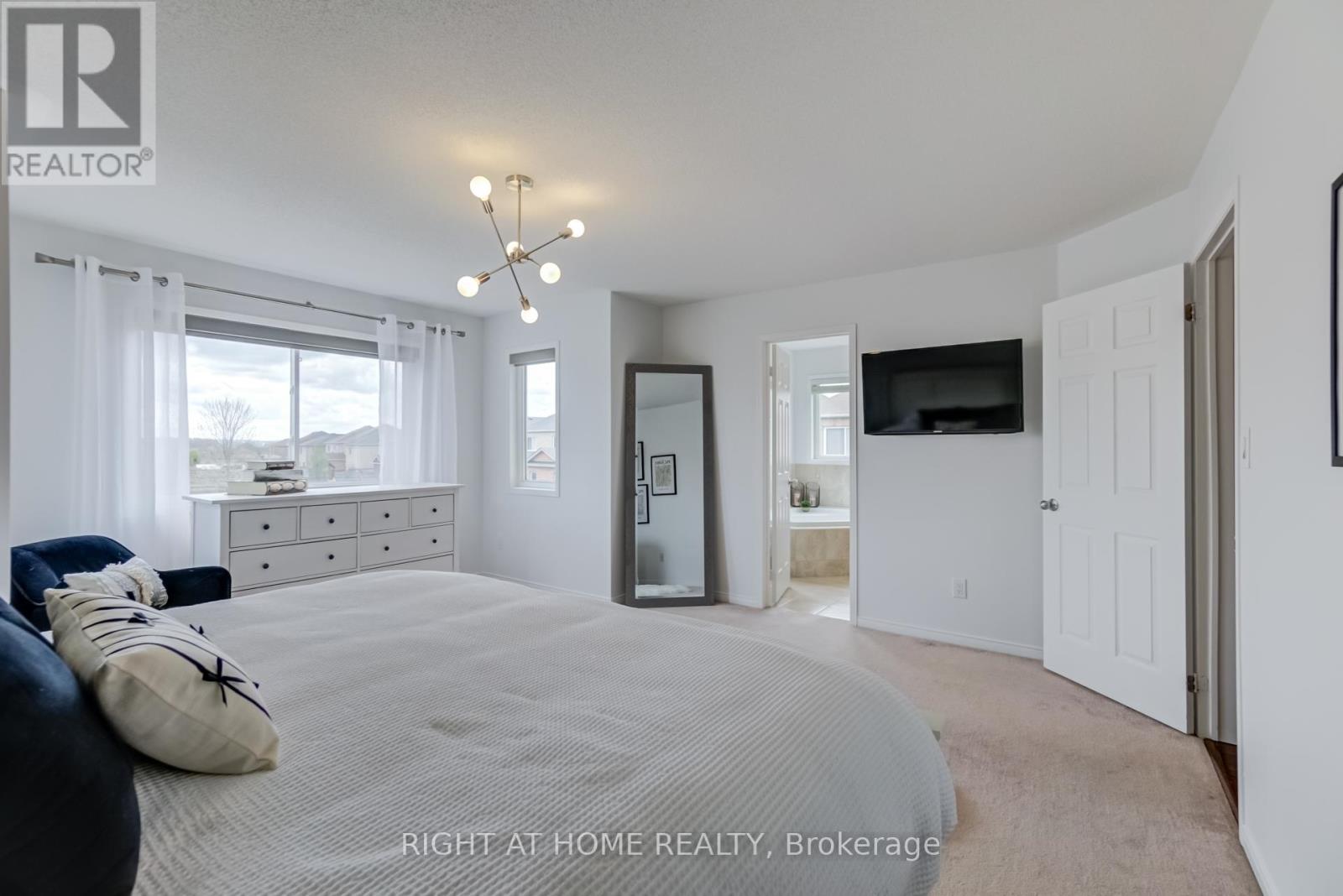 829 Miller Park Avenue, Bradford West Gwillimbury, Ontario  L3Z 0L7 - Photo 22 - N12179909