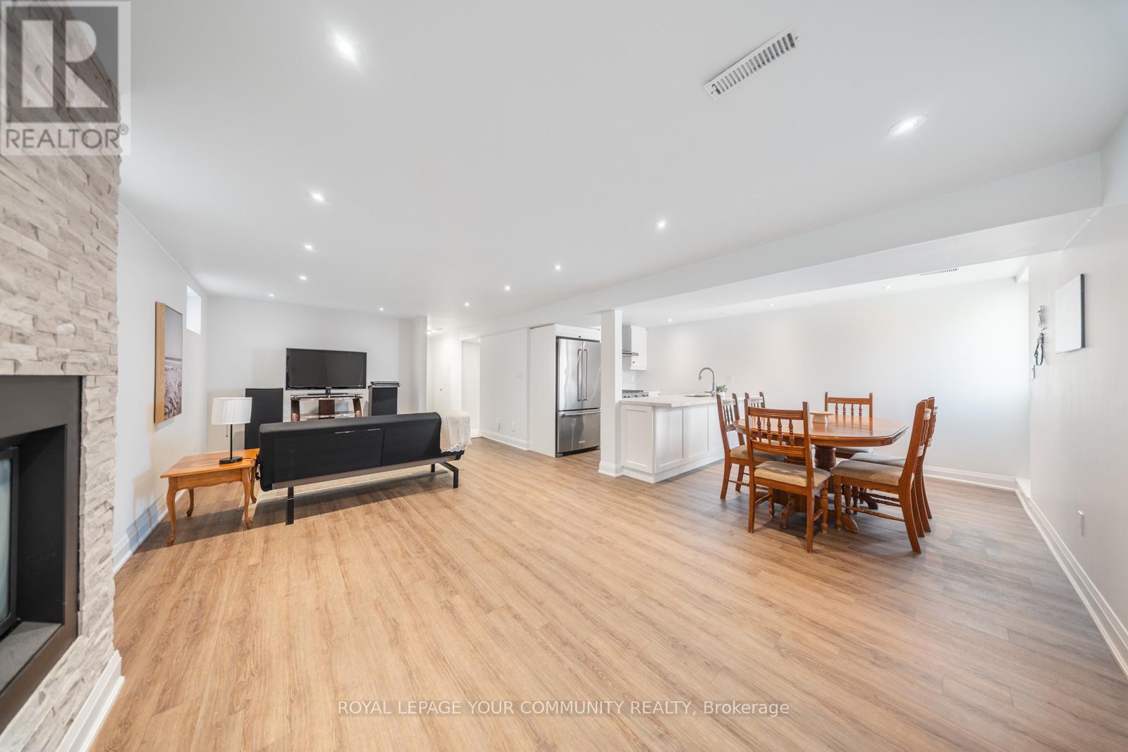 72 Ashburn Crescent, Vaughan, Ontario  L4L 1G9 - Photo 37 - N12179940