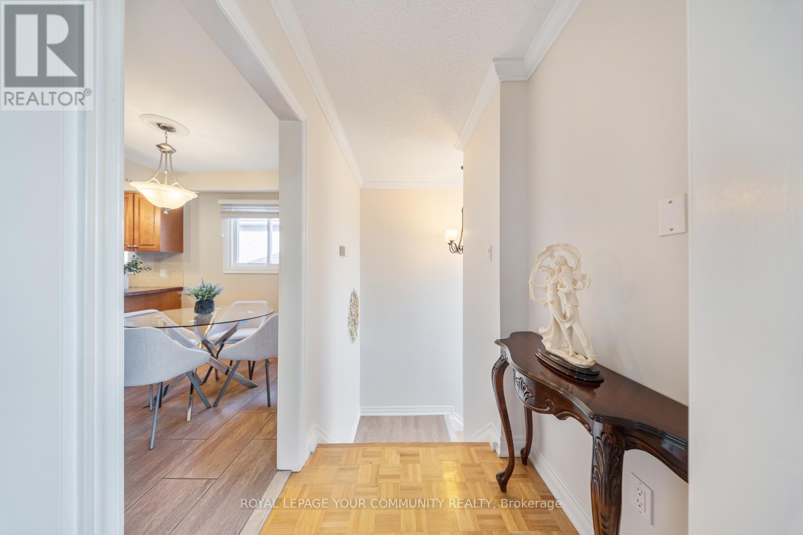 72 Ashburn Crescent, Vaughan, Ontario  L4L 1G9 - Photo 5 - N12179940