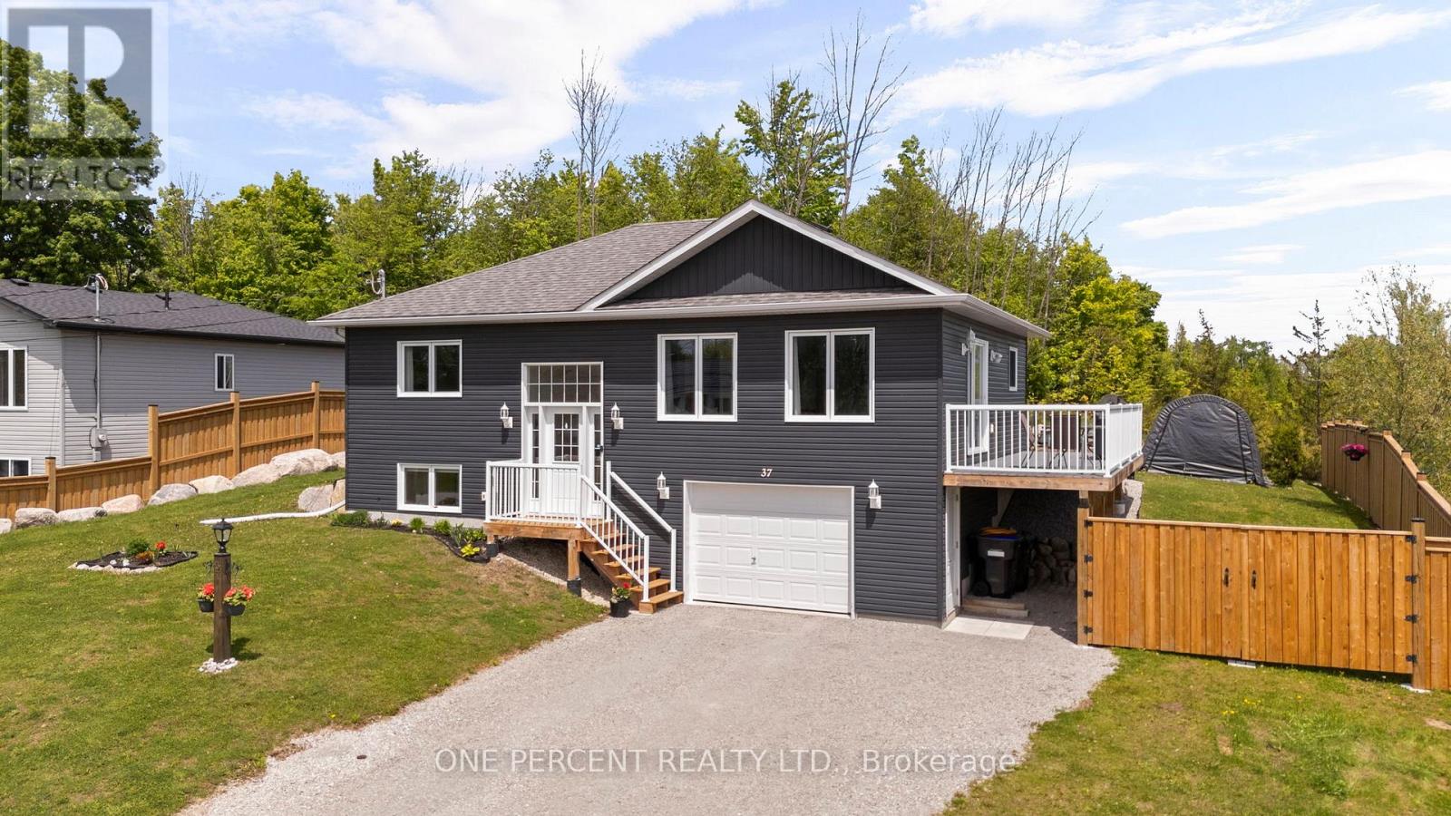 37 Easton Avenue, Tay, Ontario  L0K 1R0 - Photo 2 - S12179992