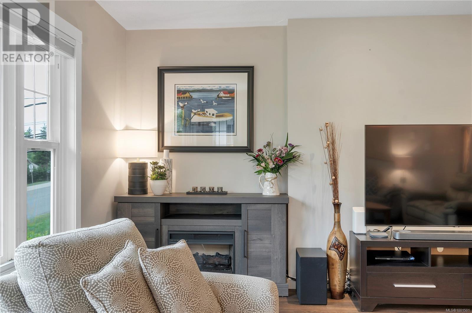 Property at 403 McPhedran Rd S image 3