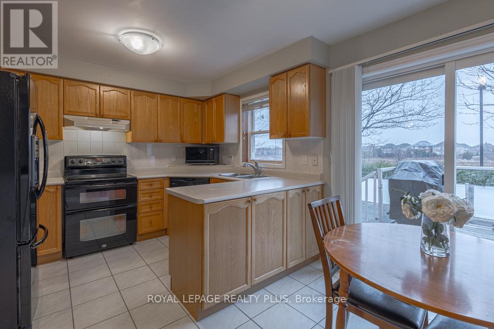 6128 Maple Gate Circle, Mississauga, Ontario  L5N 7A9 - Photo 10 - W12179868
