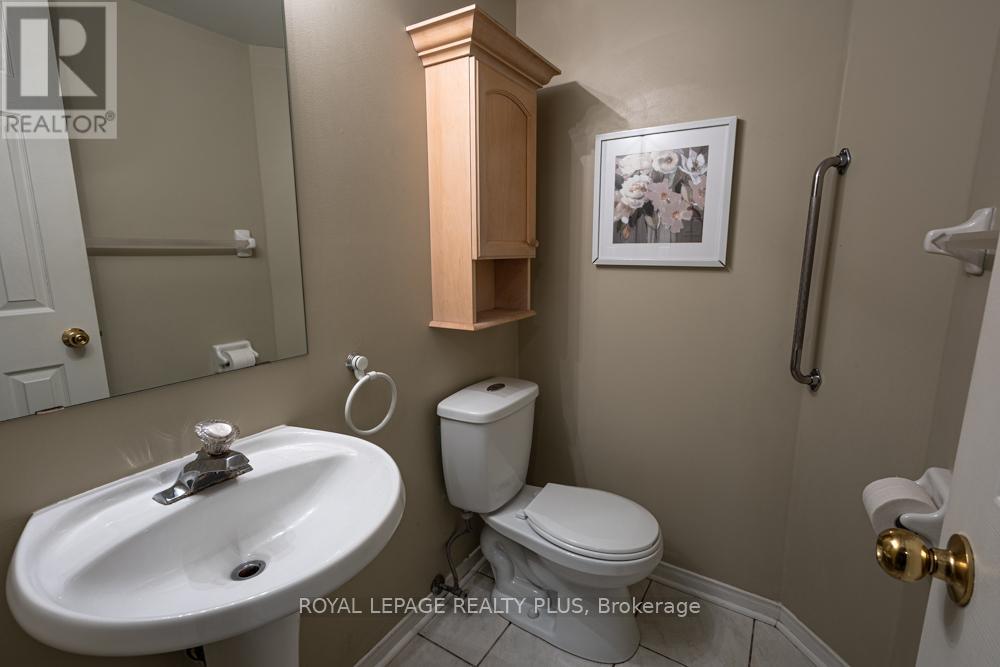 6128 Maple Gate Circle, Mississauga, Ontario  L5N 7A9 - Photo 19 - W12179868
