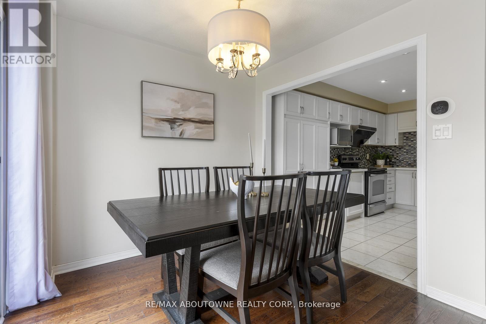 2149 Shorncliffe Boulevard, Oakville, Ontario  L6M 3W7 - Photo 8 - W12179899