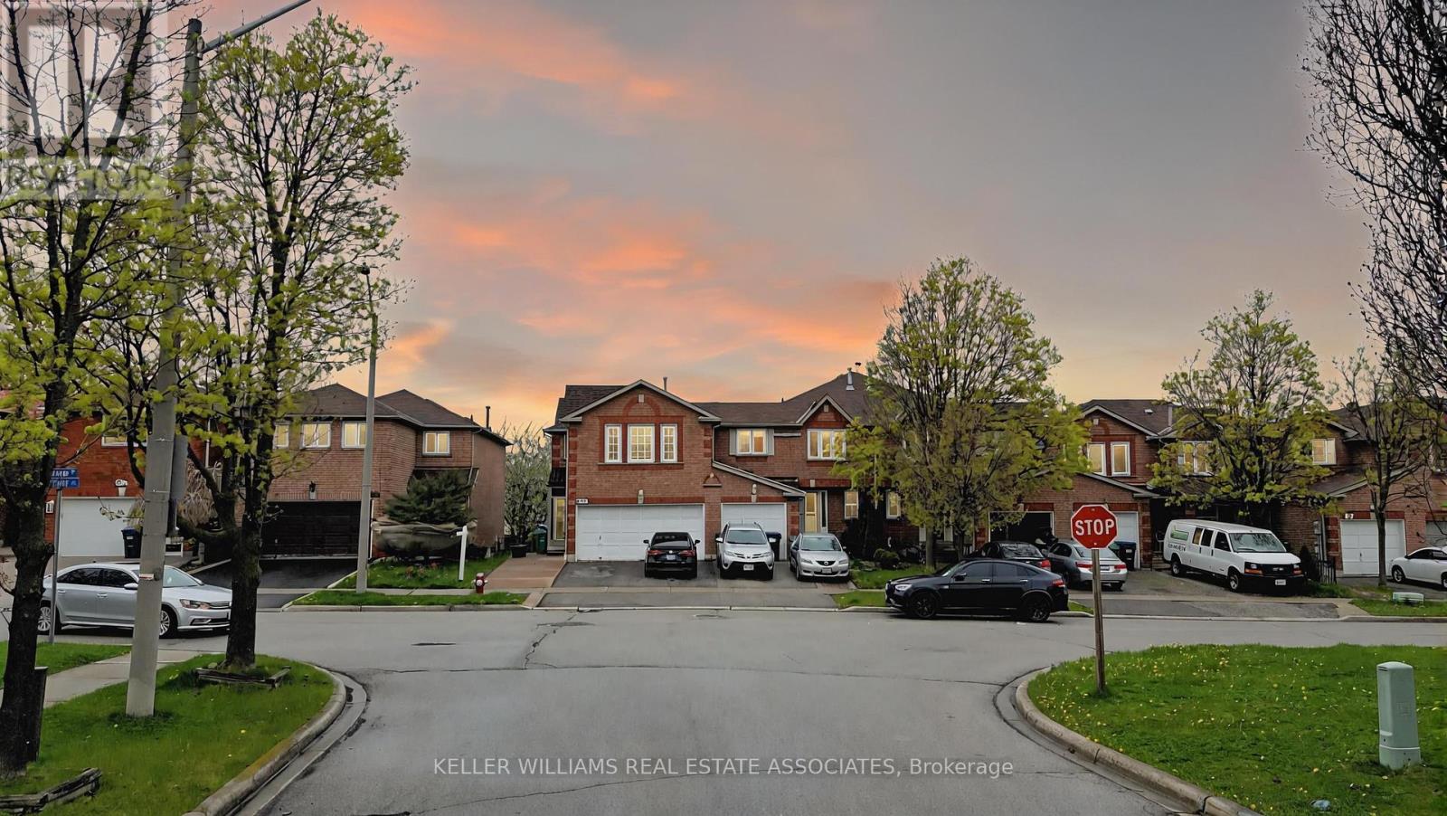 599 Ashprior Avenue, Mississauga, Ontario  L5R 3N3 - Photo 2 - W12179910