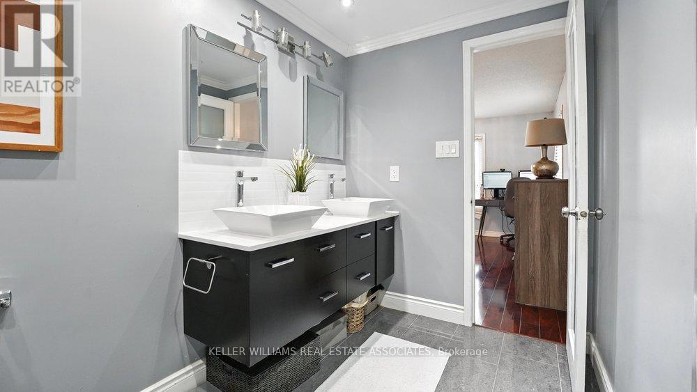 599 Ashprior Avenue, Mississauga, Ontario  L5R 3N3 - Photo 30 - W12179910