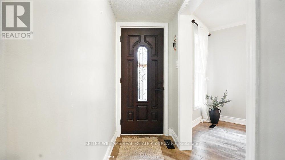599 Ashprior Avenue, Mississauga, Ontario  L5R 3N3 - Photo 5 - W12179910