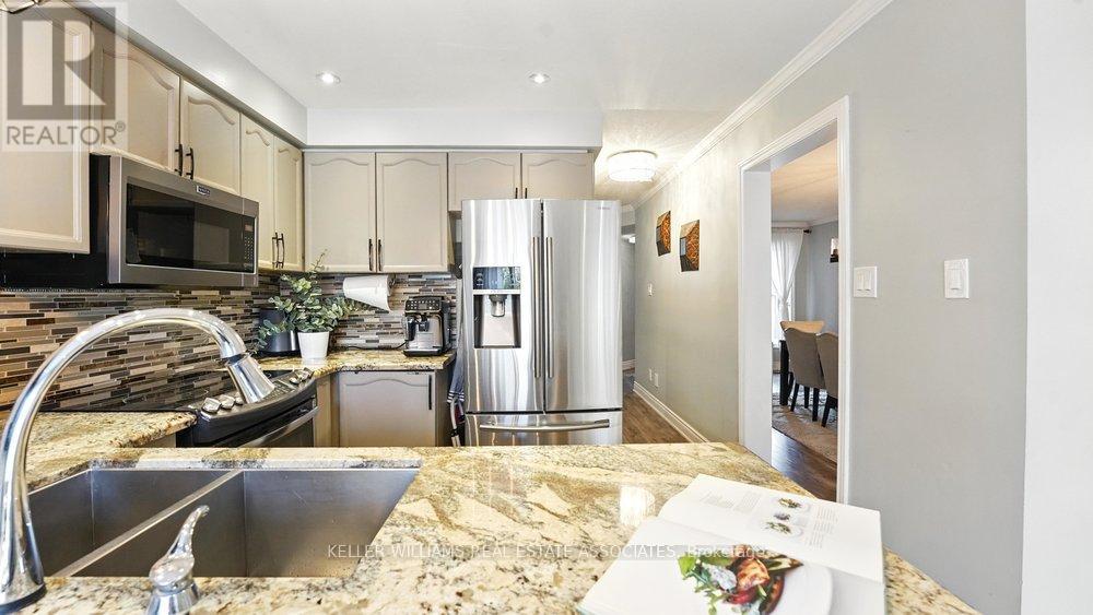 599 Ashprior Avenue, Mississauga, Ontario  L5R 3N3 - Photo 9 - W12179910