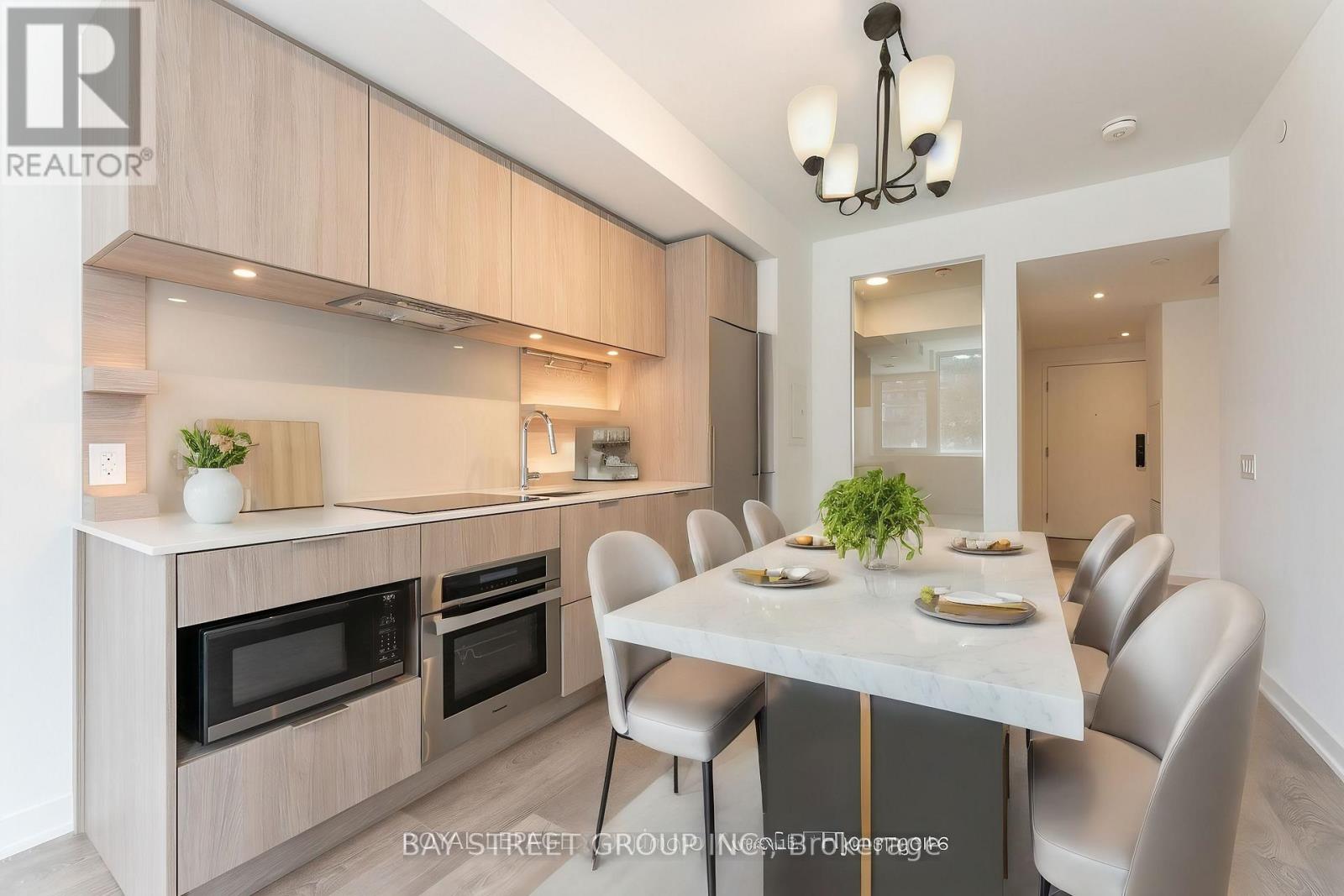 515 - 28 Ann Street, Mississauga, Ontario  L5G 3G1 - Photo 4 - W12179919