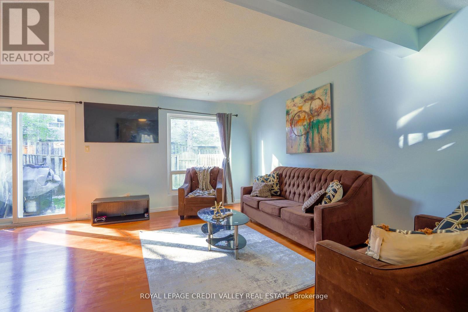 8 Sandringham Court, Brampton, Ontario  L6T 3Z3 - Photo 7 - W12179971