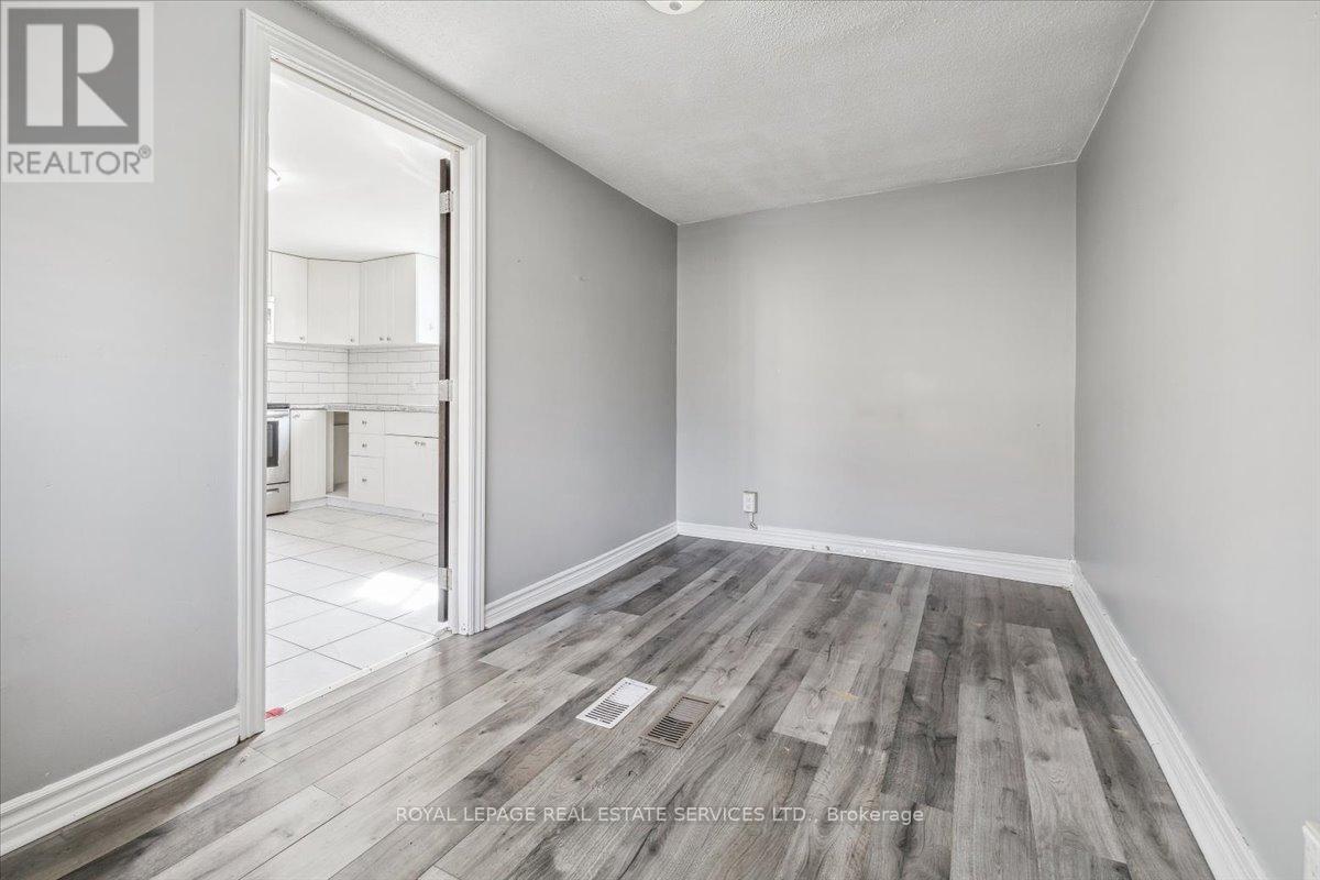 73 Vine Street S, St. Catharines, Ontario  L2R 3X9 - Photo 13 - X12179951