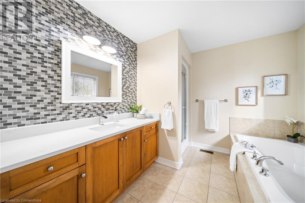 5449 Valleyhigh Drive, Burlington, Ontario  L7L 6Z6 - Photo 34 - 40734819