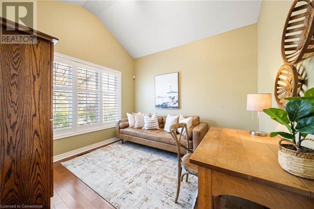 5449 Valleyhigh Drive, Burlington, Ontario  L7L 6Z6 - Photo 8 - 40734819