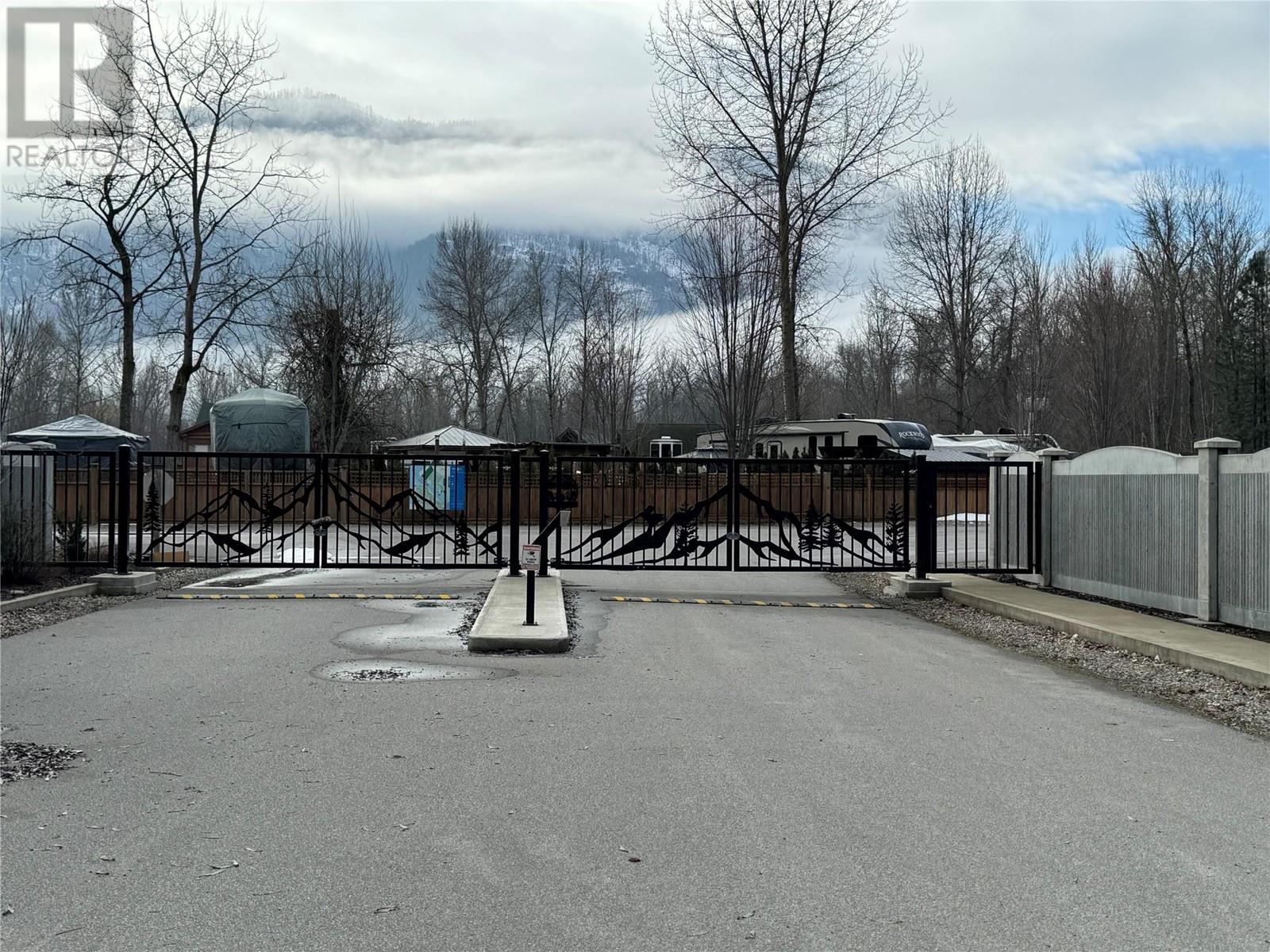 5 Eagle Lane, Lee Creek, BC V0E1M4