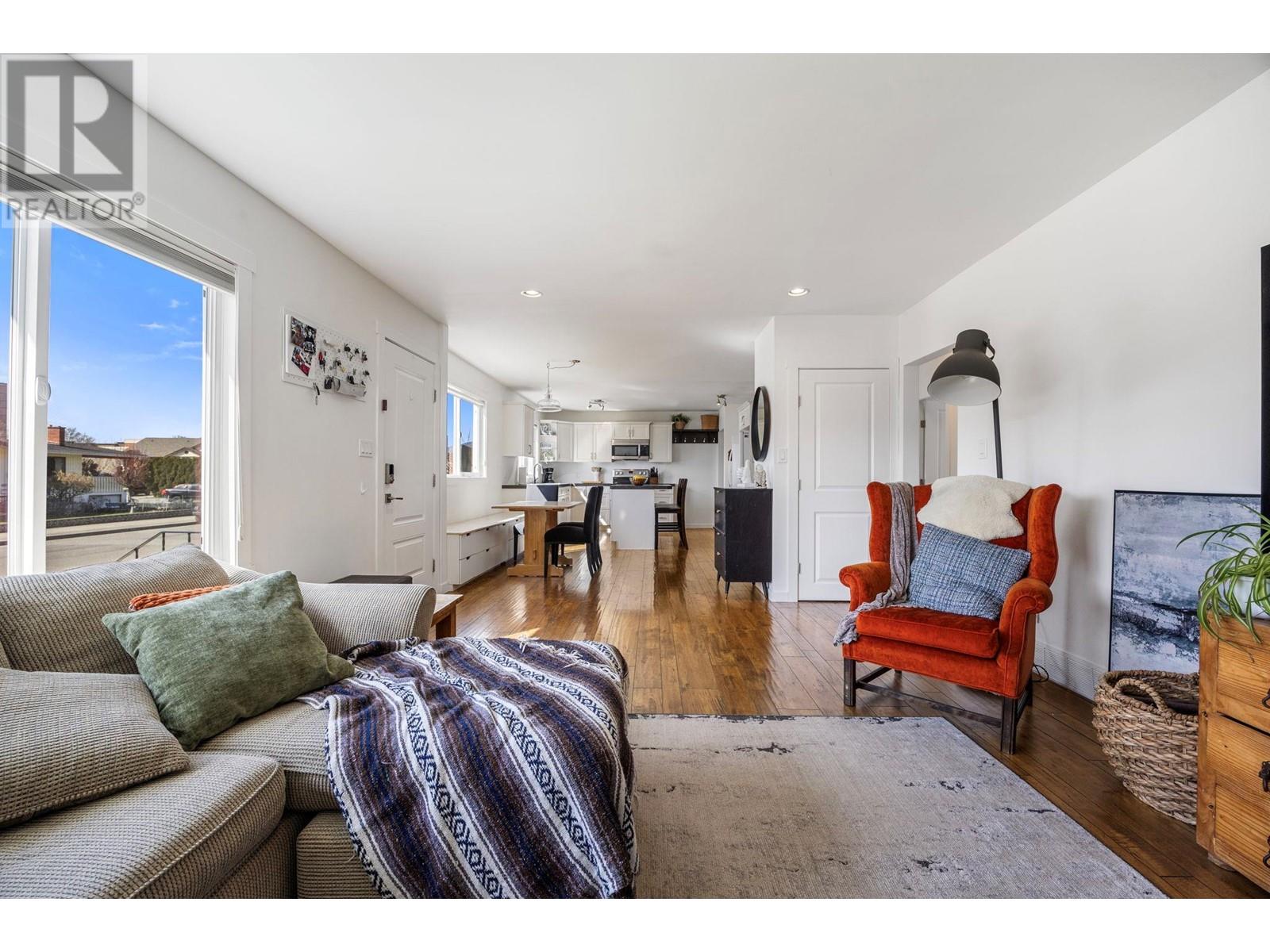 1224 Lawson Avenue, Kelowna, BC V1Y6T9