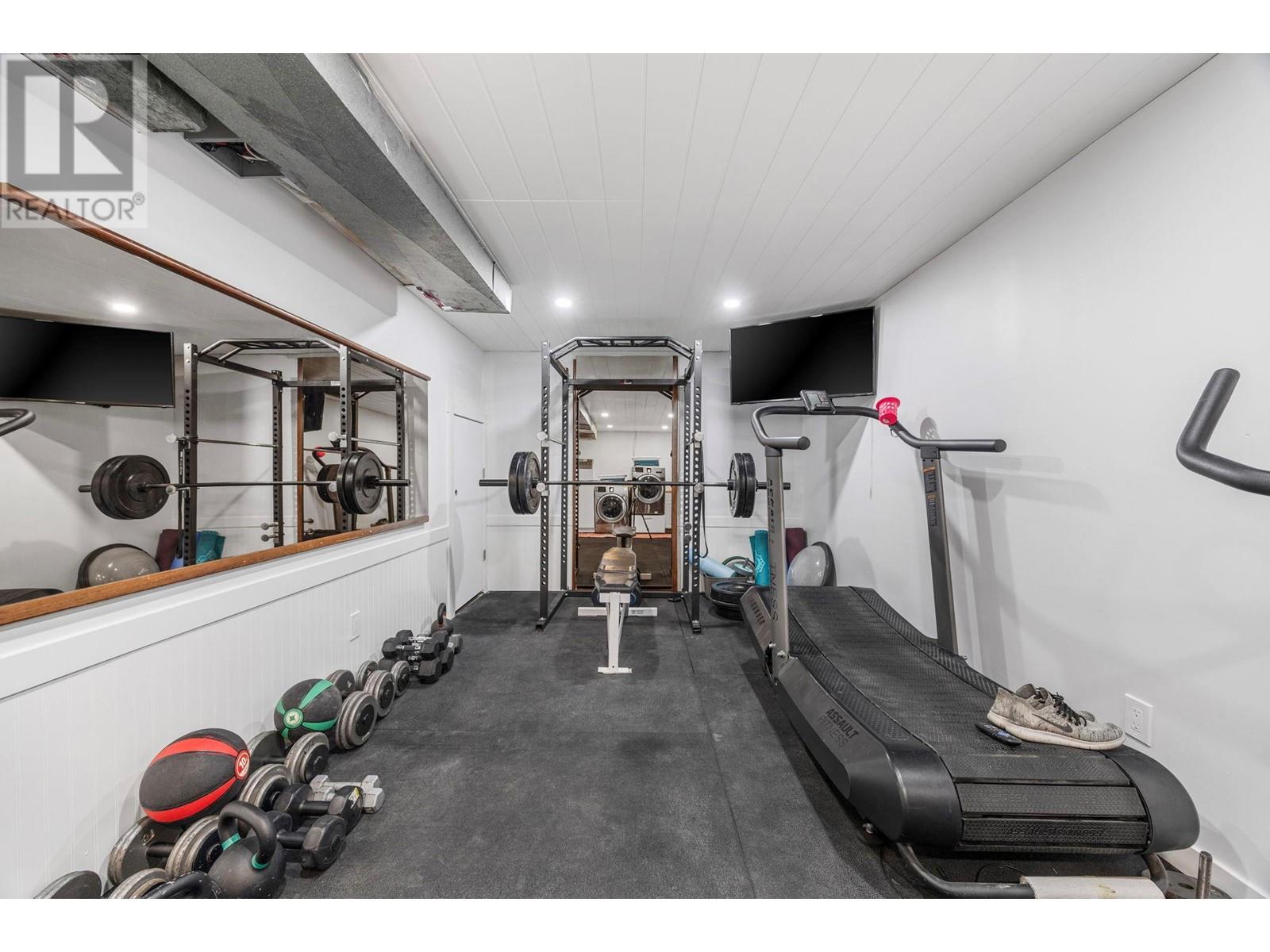 1224 Lawson Avenue, Kelowna, BC V1Y6T9