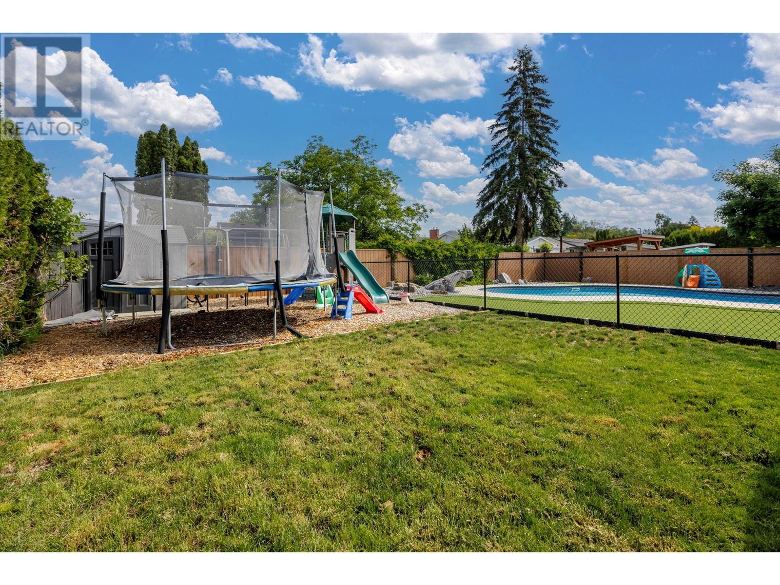 1224 Lawson Avenue, Kelowna, BC V1Y6T9