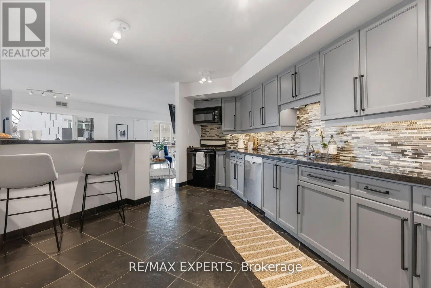 202 - 70 Elmsthorpe Avenue, Toronto, Ontario  M5P 2L7 - Photo 6 - C12180002