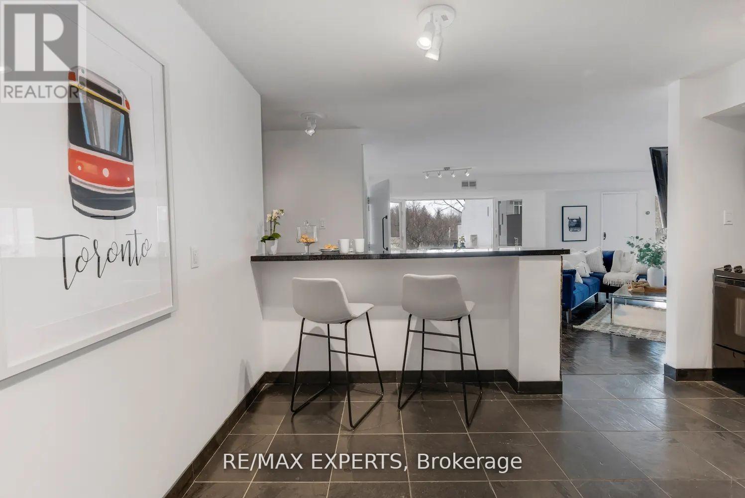 202 - 70 Elmsthorpe Avenue, Toronto, Ontario  M5P 2L7 - Photo 7 - C12180002