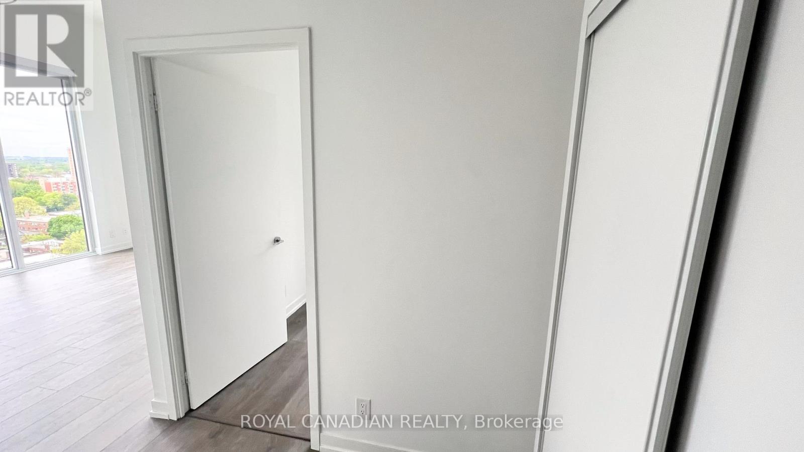 Ph8 - 270 Dufferin Street W, Toronto, Ontario  M6K 0H8 - Photo 7 - C12180024