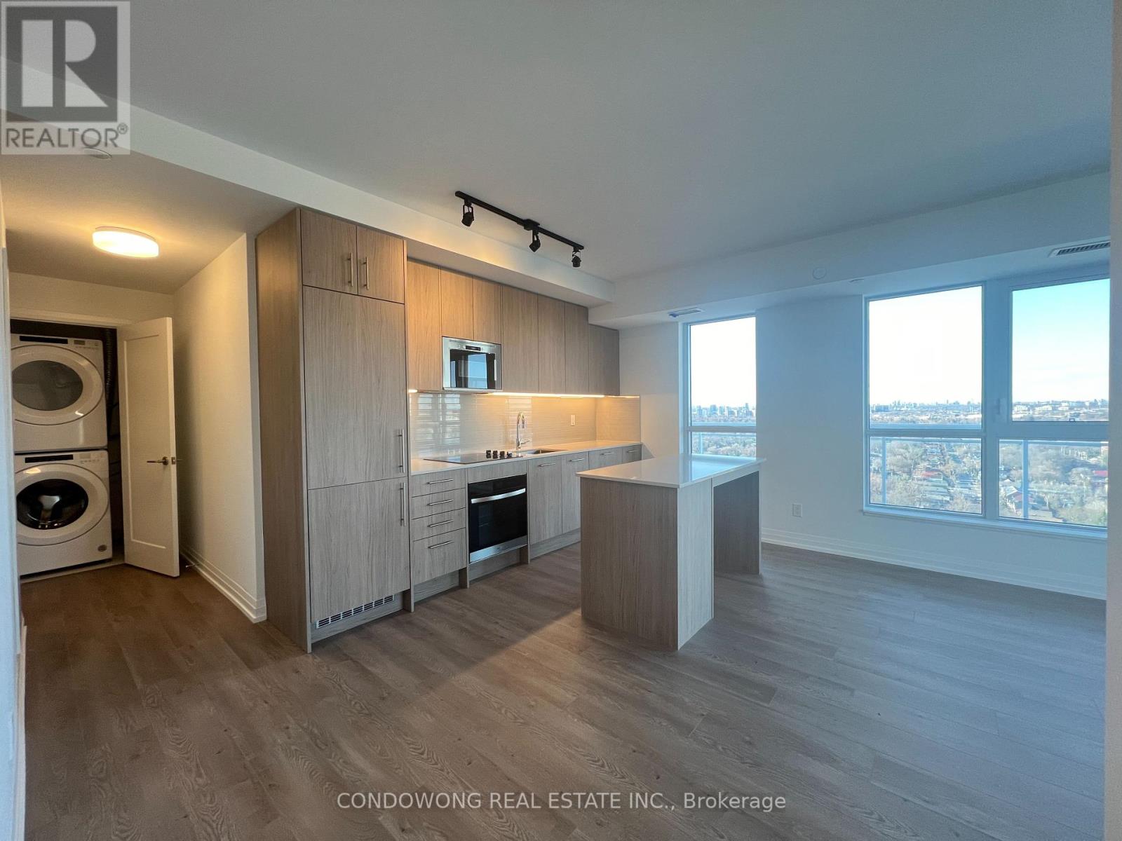 2203 - 286 Main Street, Toronto, Ontario  M4C 0B3 - Photo 1 - E12180000
