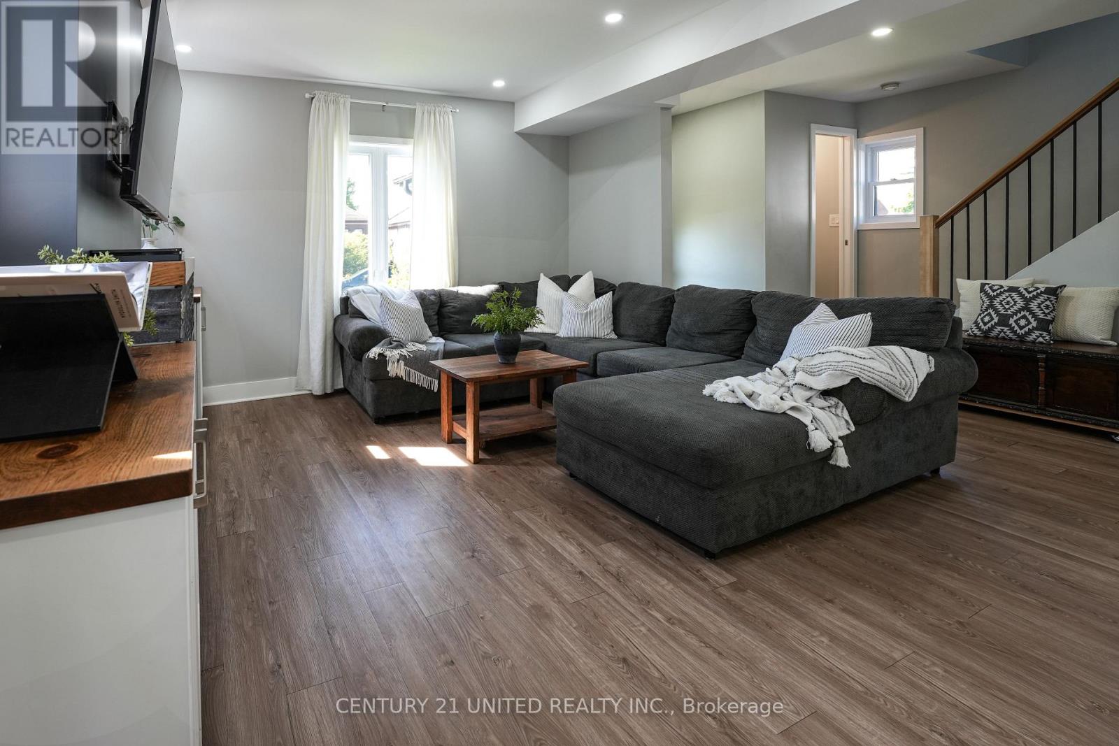 548 Douglas Avenue, Peterborough Central, Ontario  K9J 4L1 - Photo 8 - X12180042