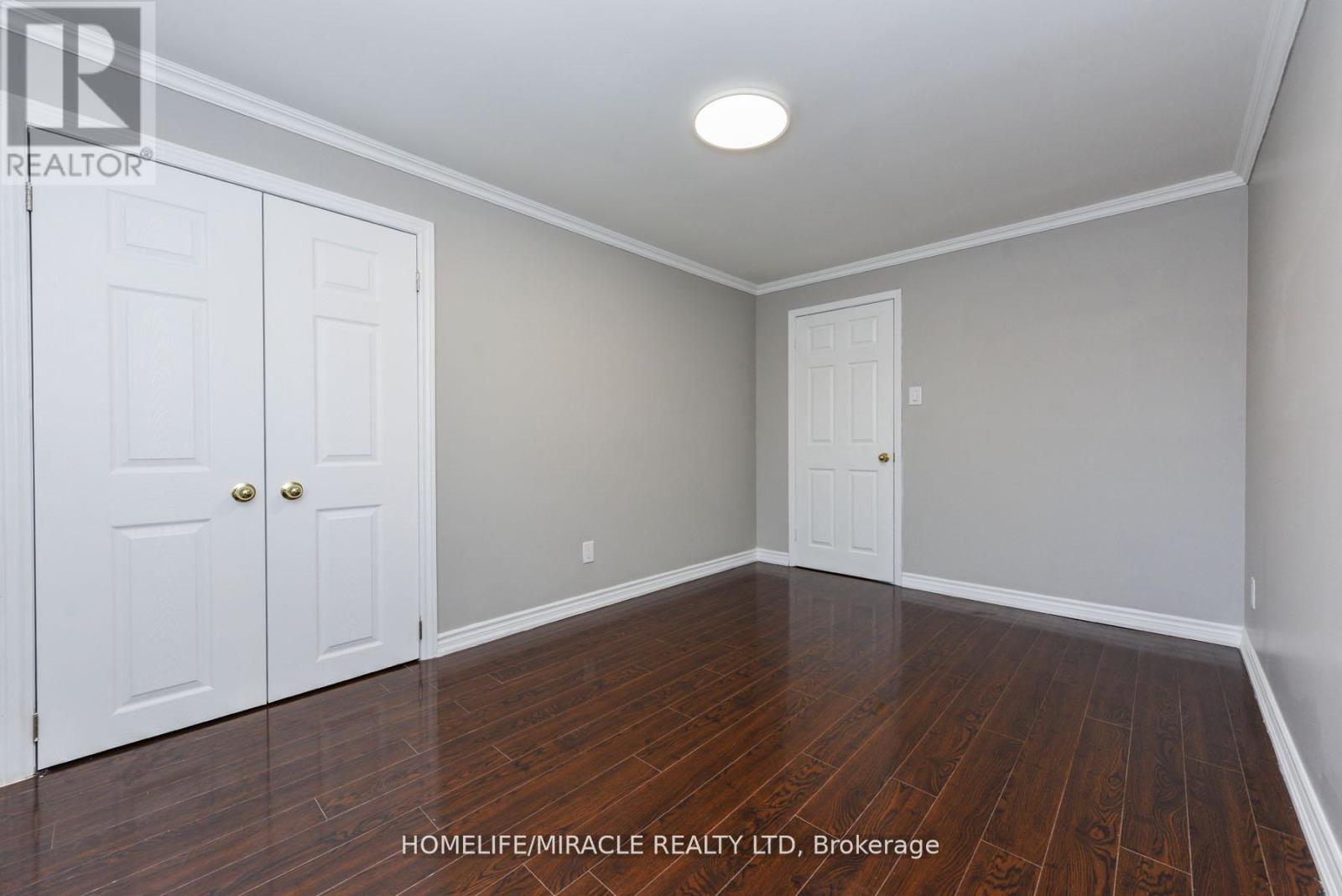 37 Crawley Drive, Brampton, Ontario  L6T 2S2 - Photo 12 - W12180011