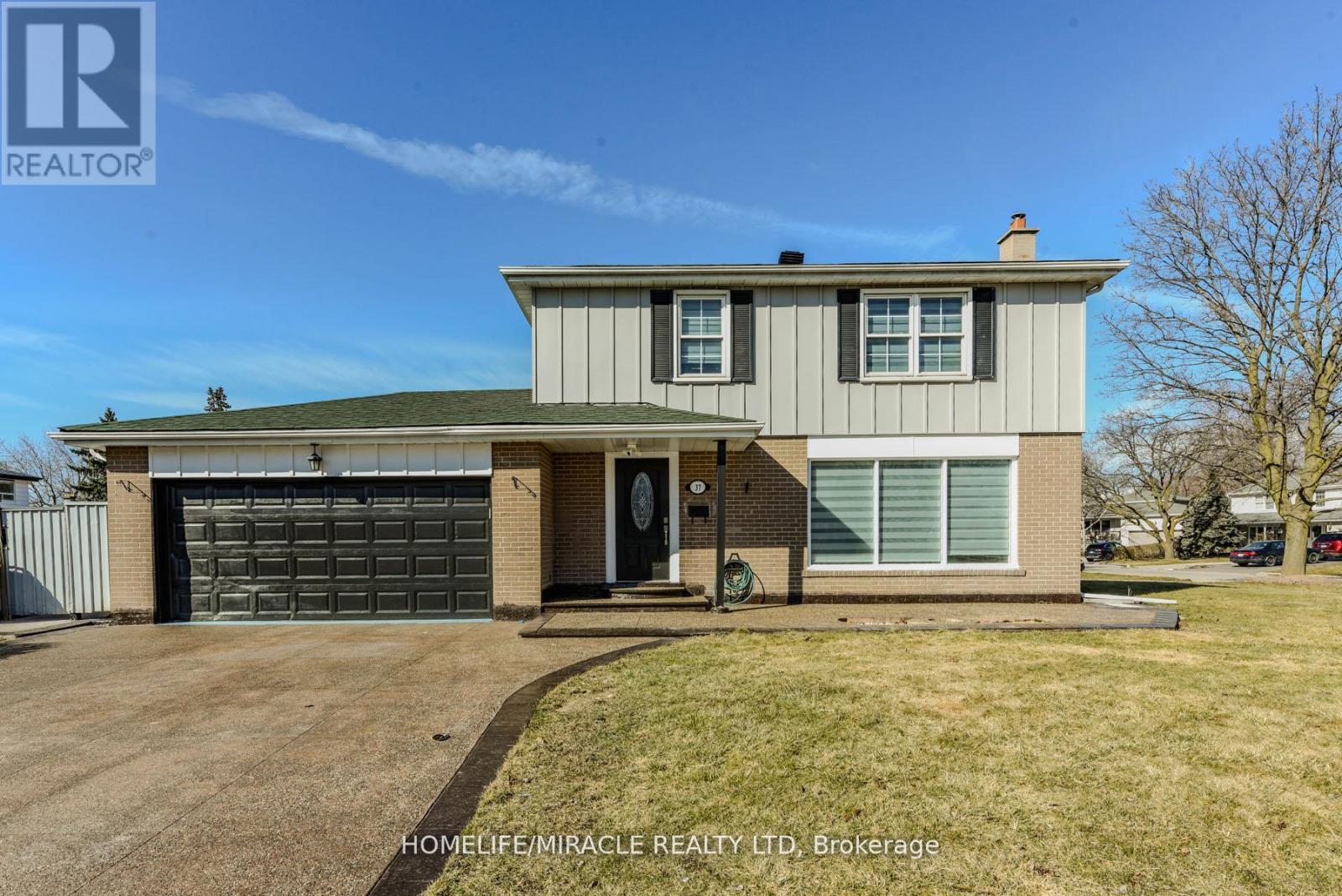 37 Crawley Drive, Brampton, Ontario  L6T 2S2 - Photo 2 - W12180011