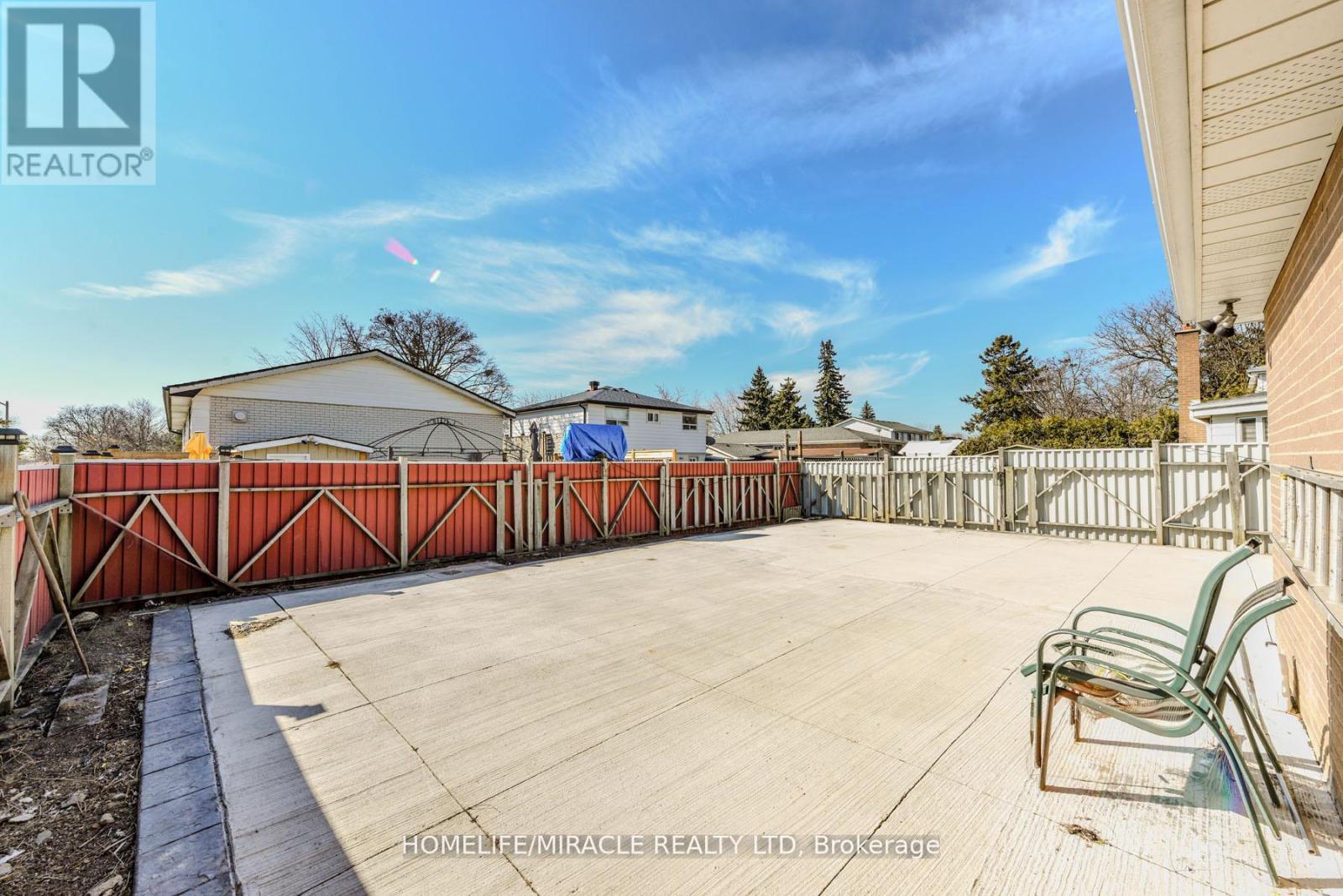 37 Crawley Drive, Brampton, Ontario  L6T 2S2 - Photo 24 - W12180011