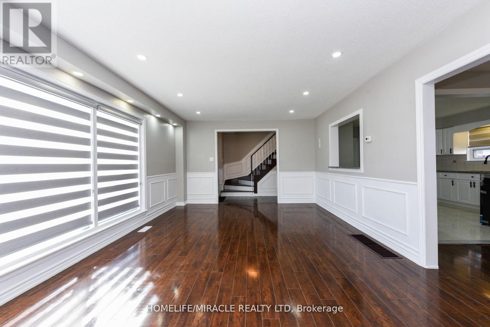 37 Crawley Drive, Brampton, Ontario  L6T 2S2 - Photo 6 - W12180011