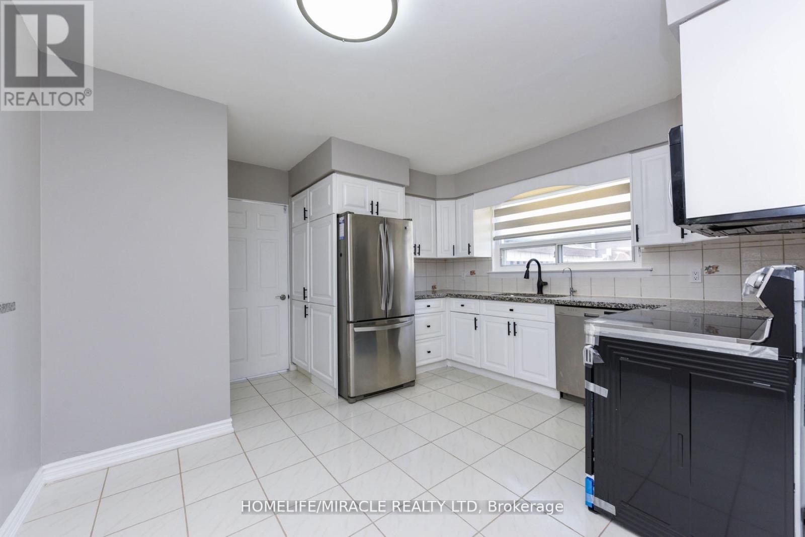 37 Crawley Drive, Brampton, Ontario  L6T 2S2 - Photo 8 - W12180011