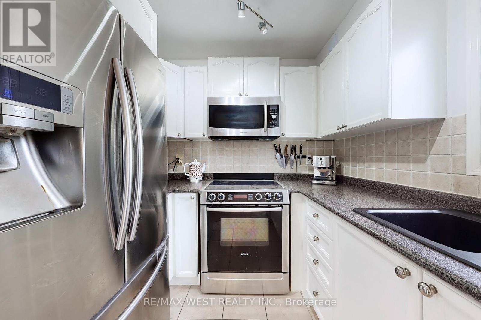 5352 Dryden Avenue, Burlington, Ontario  L7L 6Y7 - Photo 8 - W12180014