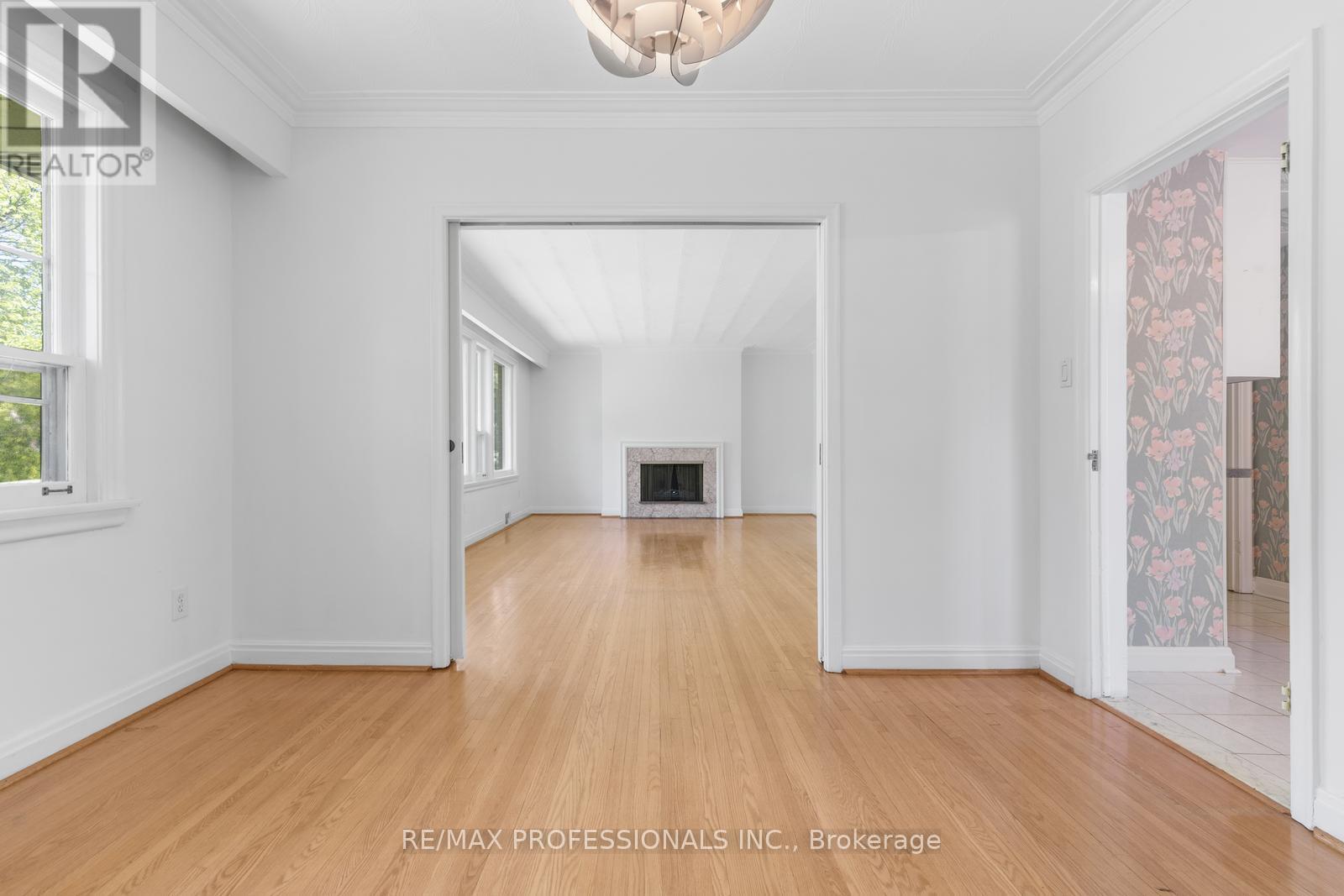 8 Glendarling Road, Toronto, Ontario  M9A 4G2 - Photo 14 - W12180017
