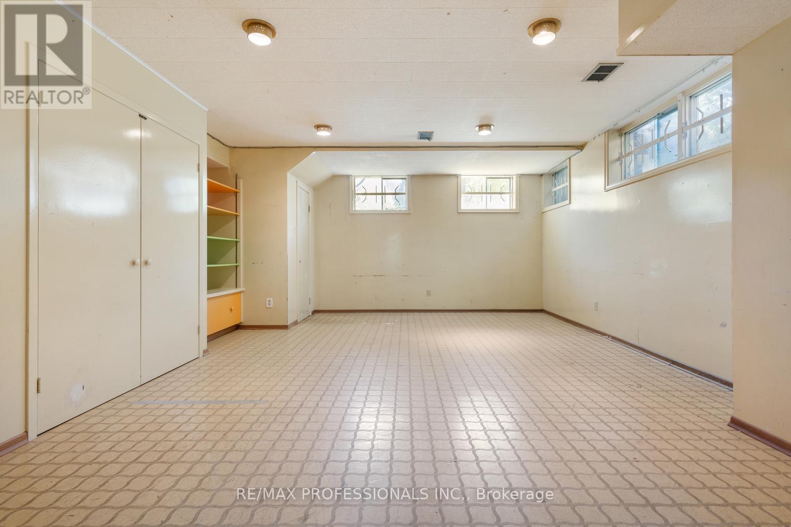 8 Glendarling Road, Toronto (Edenbridge-Humber Valley), Ontario  M9A 4G2 - Photo 26 - W12180017