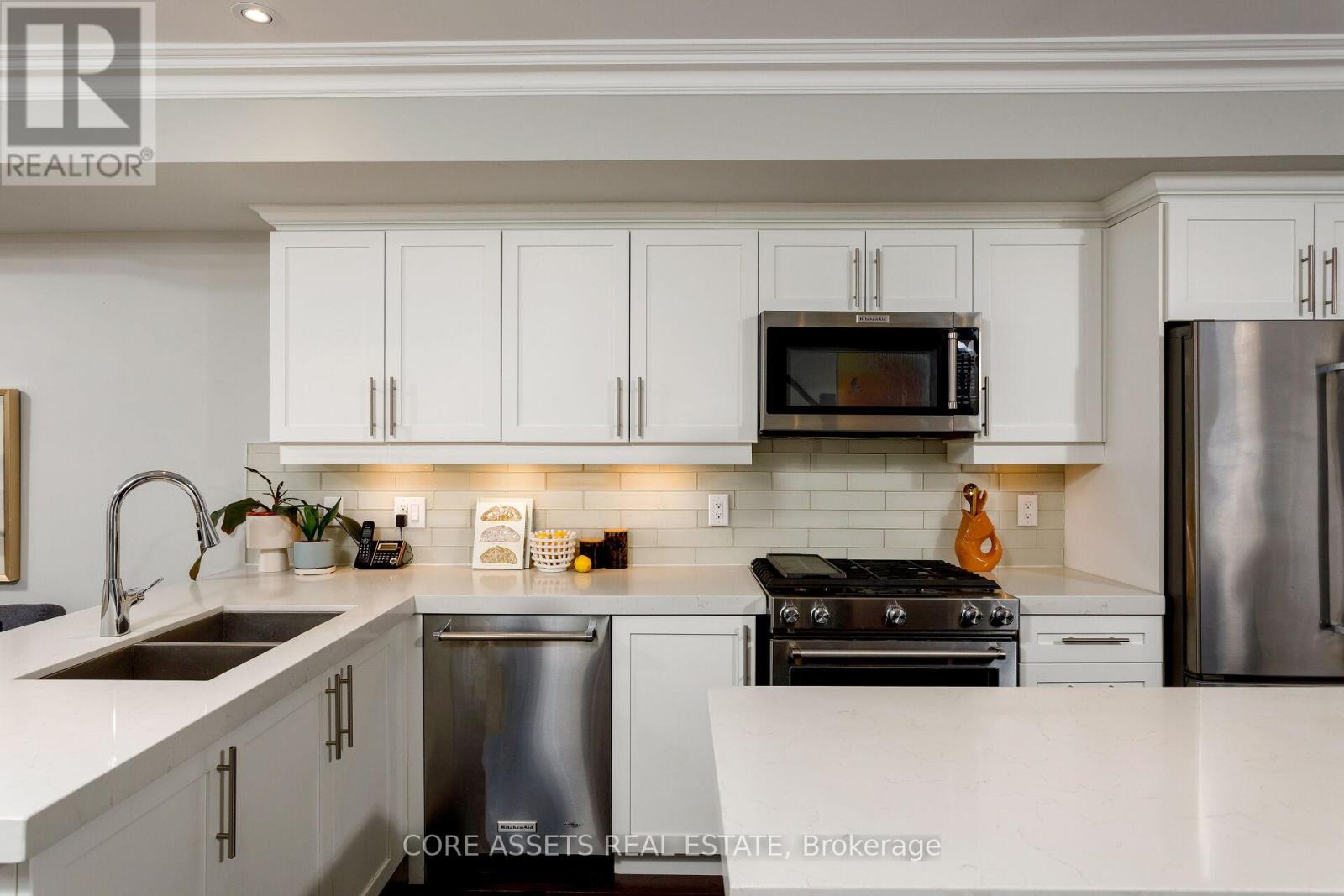 2a Methuen Avenue, Toronto, Ontario  M6S 1Z5 - Photo 8 - W12180032