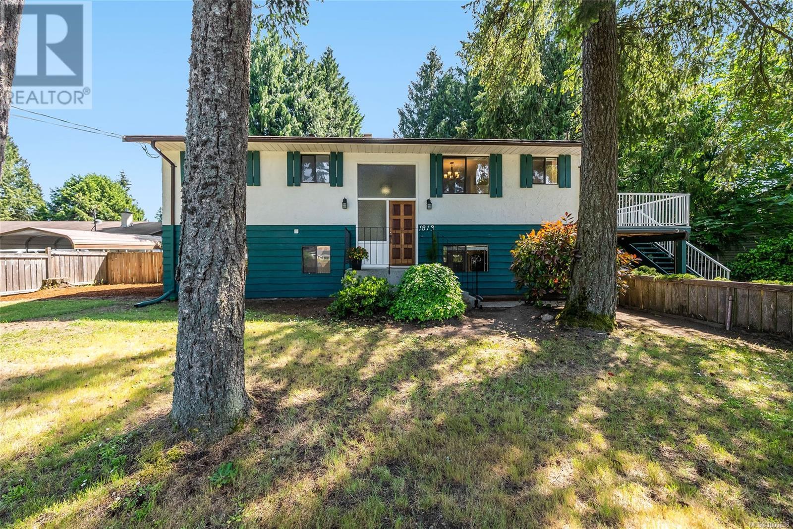 Property at 1813 Meadowlark Cres image 2