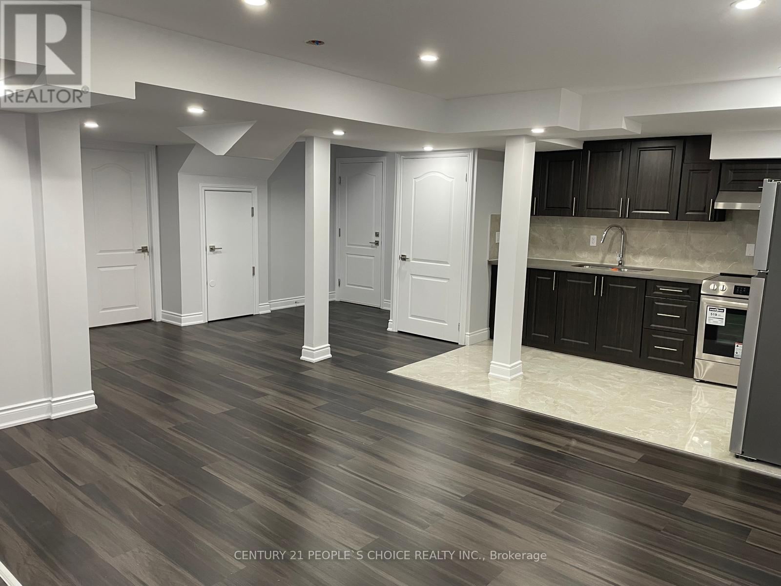 66 Hadfield Circle, Brampton, Ontario  L6R 0N6 - Photo 3 - W12167073