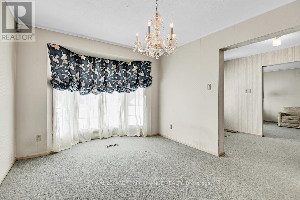 1970 Marquis Avenue, Ottawa, Ontario  K1J 8J4 - Photo 8 - X12180037