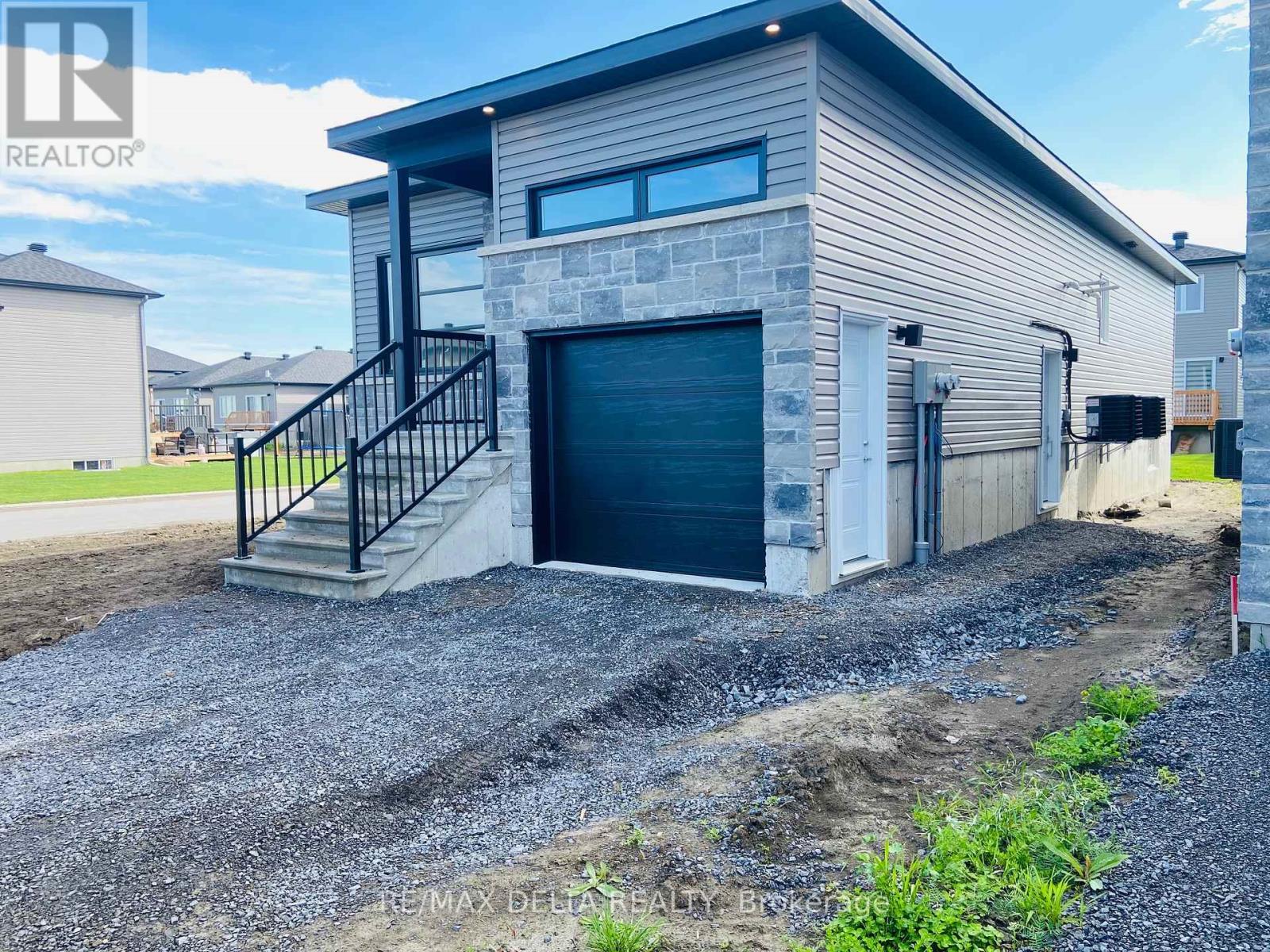 A - 517 Chambord Street, Alfred And Plantagenet, Ontario  K0A 3K0 - Photo 1 - X12180108