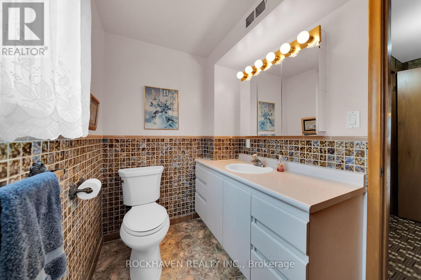 54 Barton Street, Hamilton (Waterdown), Ontario  L0R 2H0 - Photo 16 - X12180004