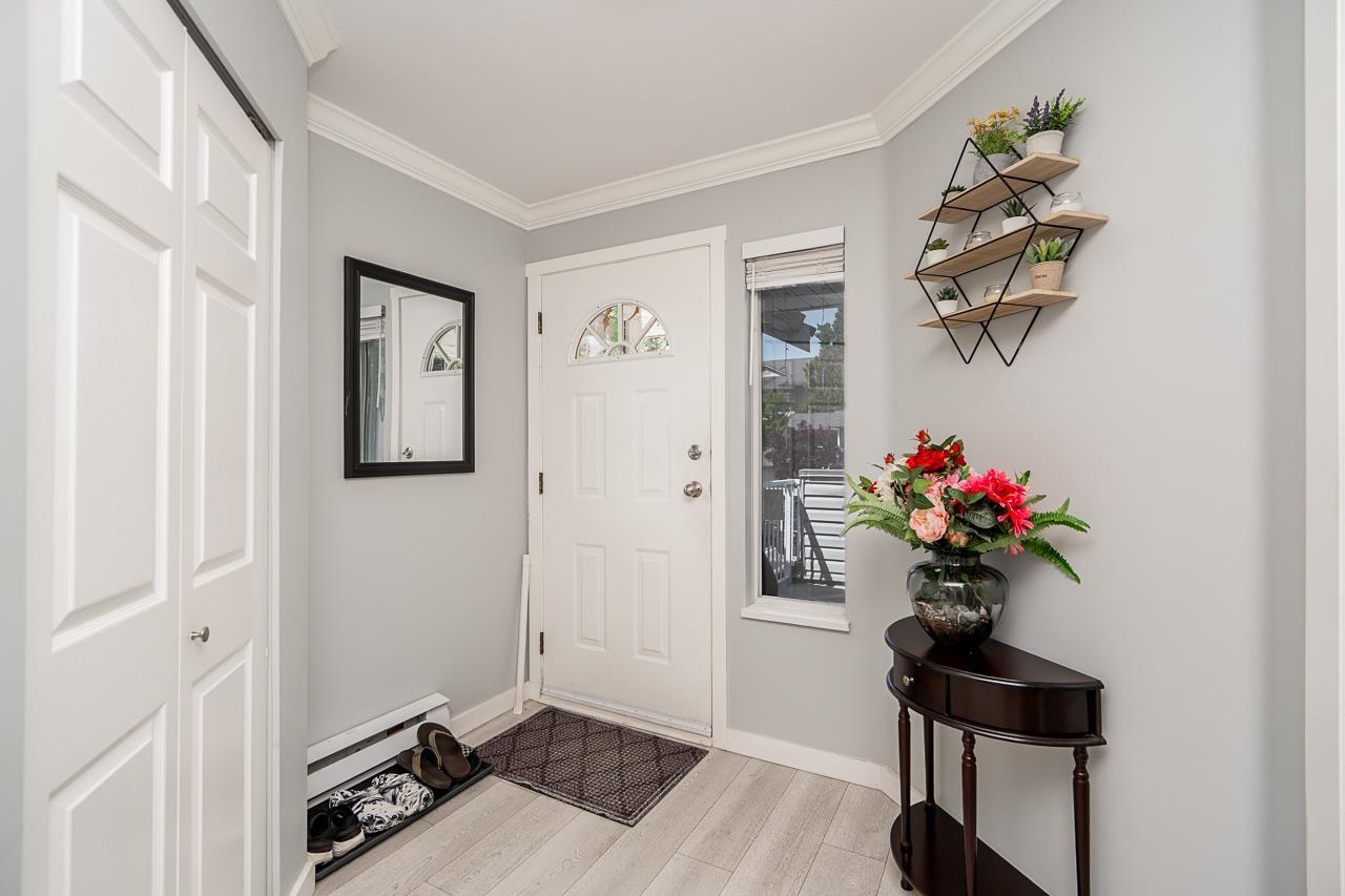 213 16031 82 Avenue, Surrey, British Columbia  V4N 0N4 - Photo 2 - R3008555